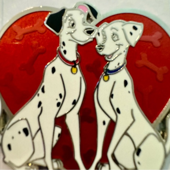 NWT. Disney Pin Pongo & Perdita Sitting In Red Heart Love 101 Dalmatians 2020 - Picture 3 of 9